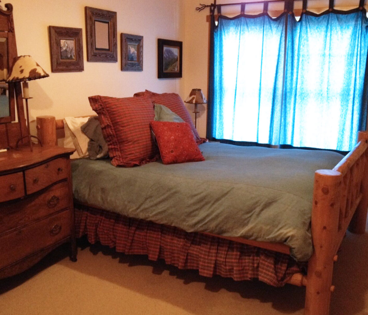 barn queen bedroom